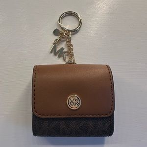 Michael Kors- (NEW) Leather Signature AirPod Case